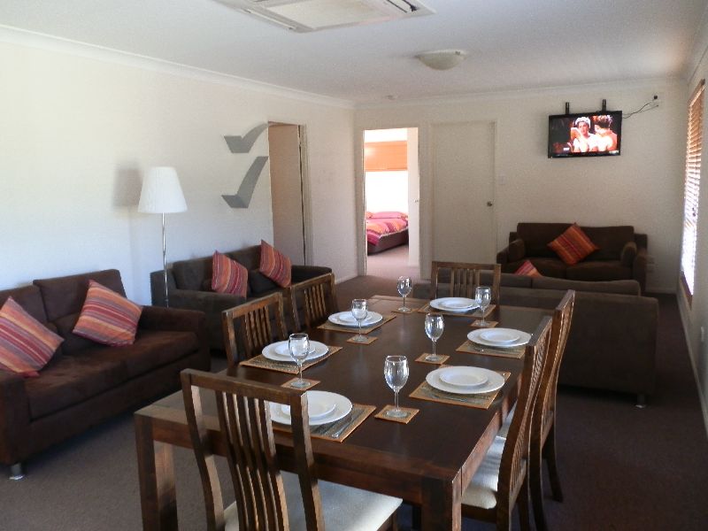 Wisteria Lodge Spacious Dining & Lounge Area